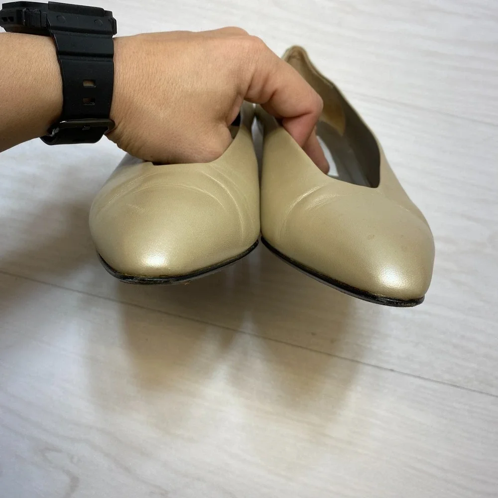 Magik Felicia by Amalfi Hand Made Pumps Womens Size 9B Beige Leather Pointed-toe